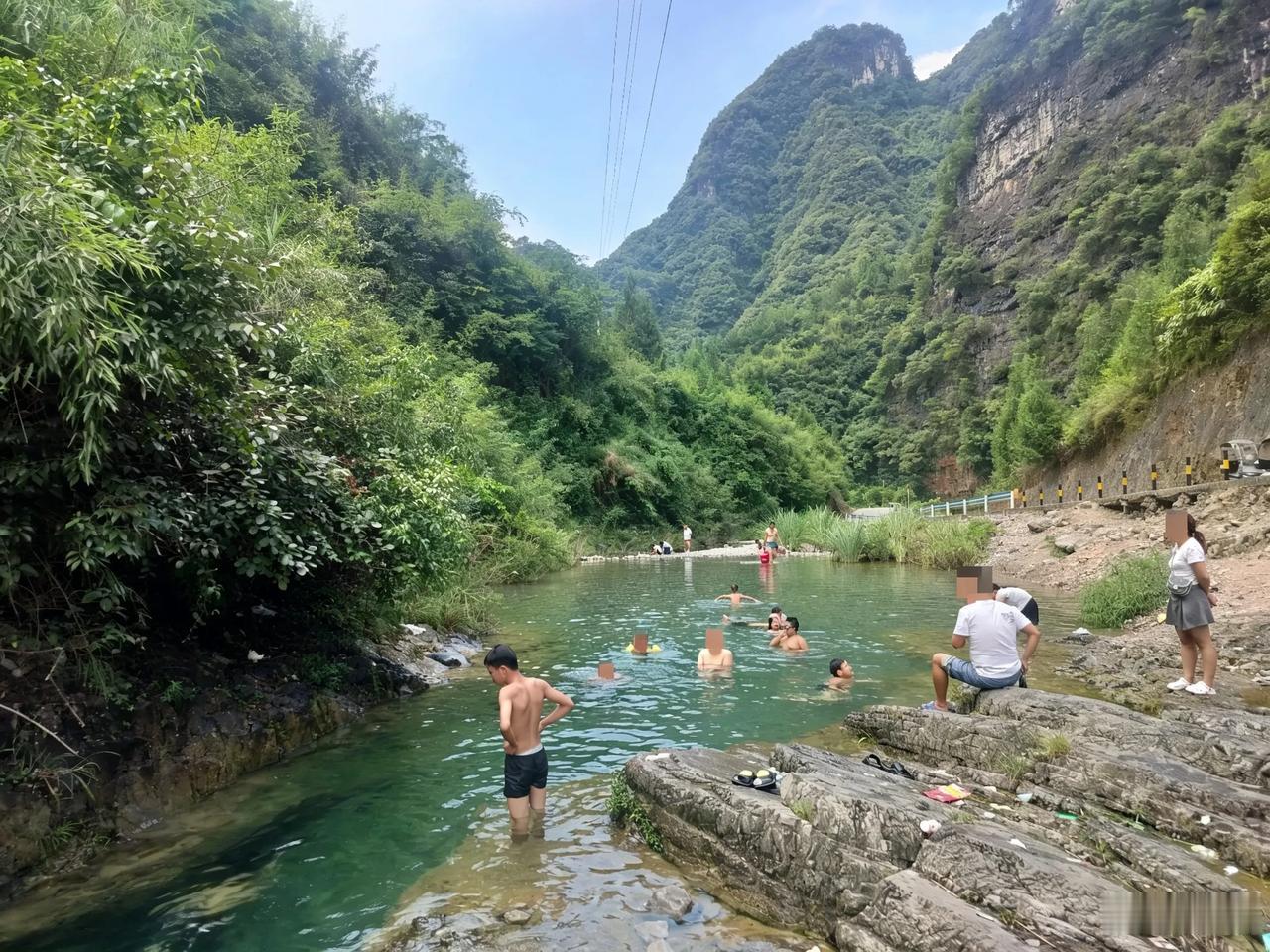 贵州山里，这样的地方游泳，很治愈