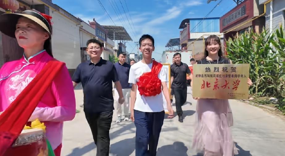 再传捷报，宇华学子宋哲希同学圆梦北京大学，以中等生之姿逆袭顶尖学府。