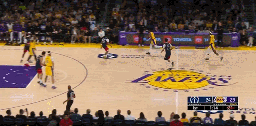 布朗尼-詹姆斯绝对是这个世界最幸福篮球运动员，没有之一！！！

今日湖人队主场1