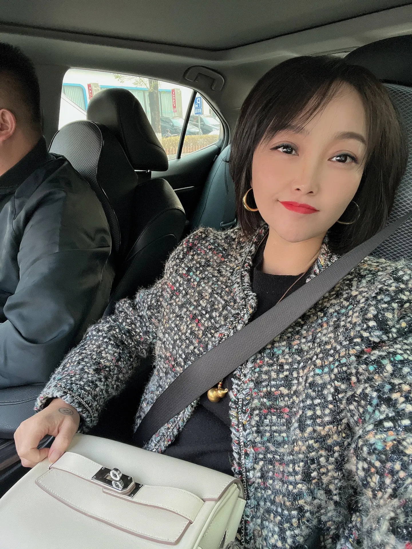有钱才是生活，没钱那叫生存，成年人在无避风港，余额才是安全感……