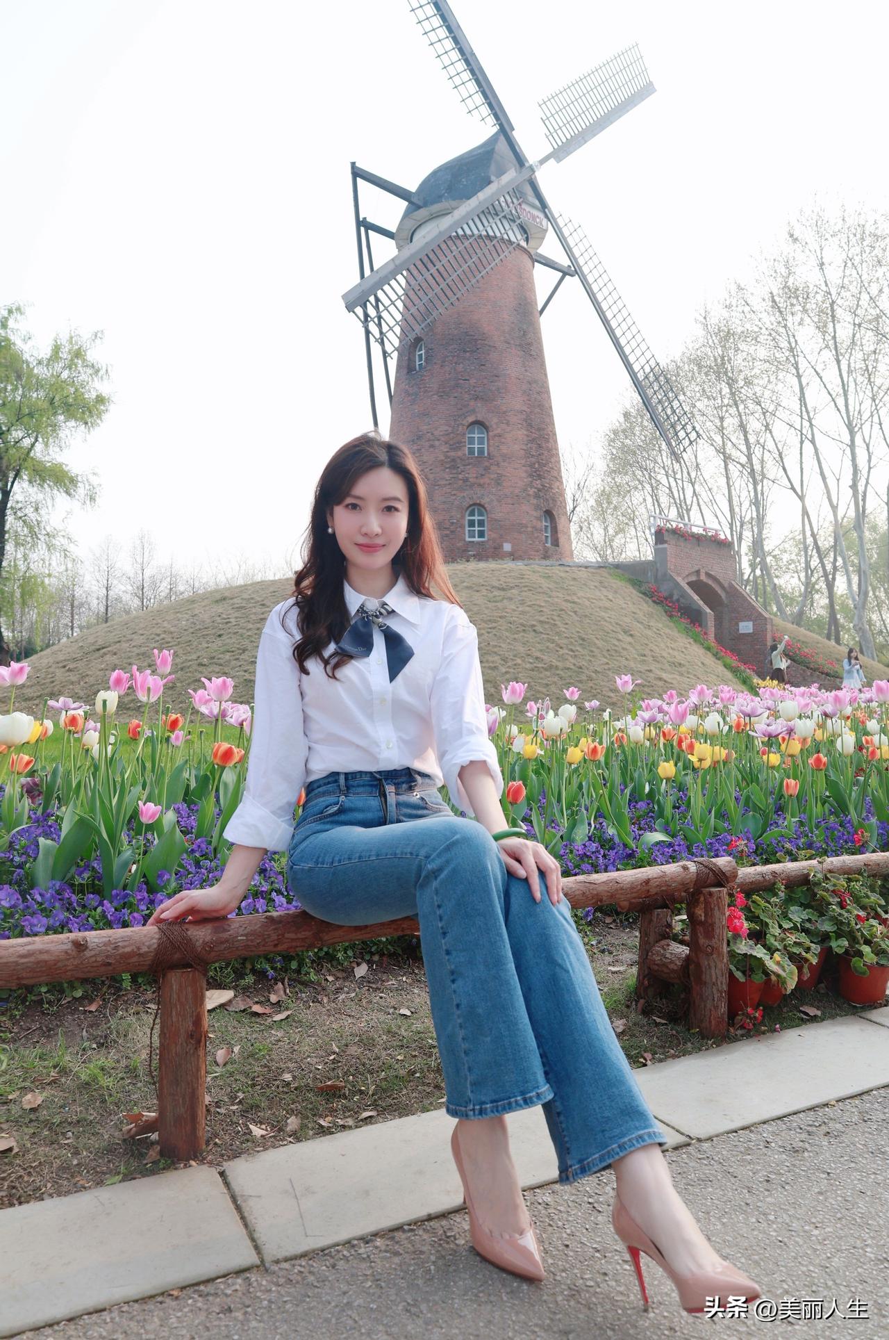 要么和灵魂有趣的人结交， 
要么和简单善良的人相处， 
如果没有，那就单枪匹马！