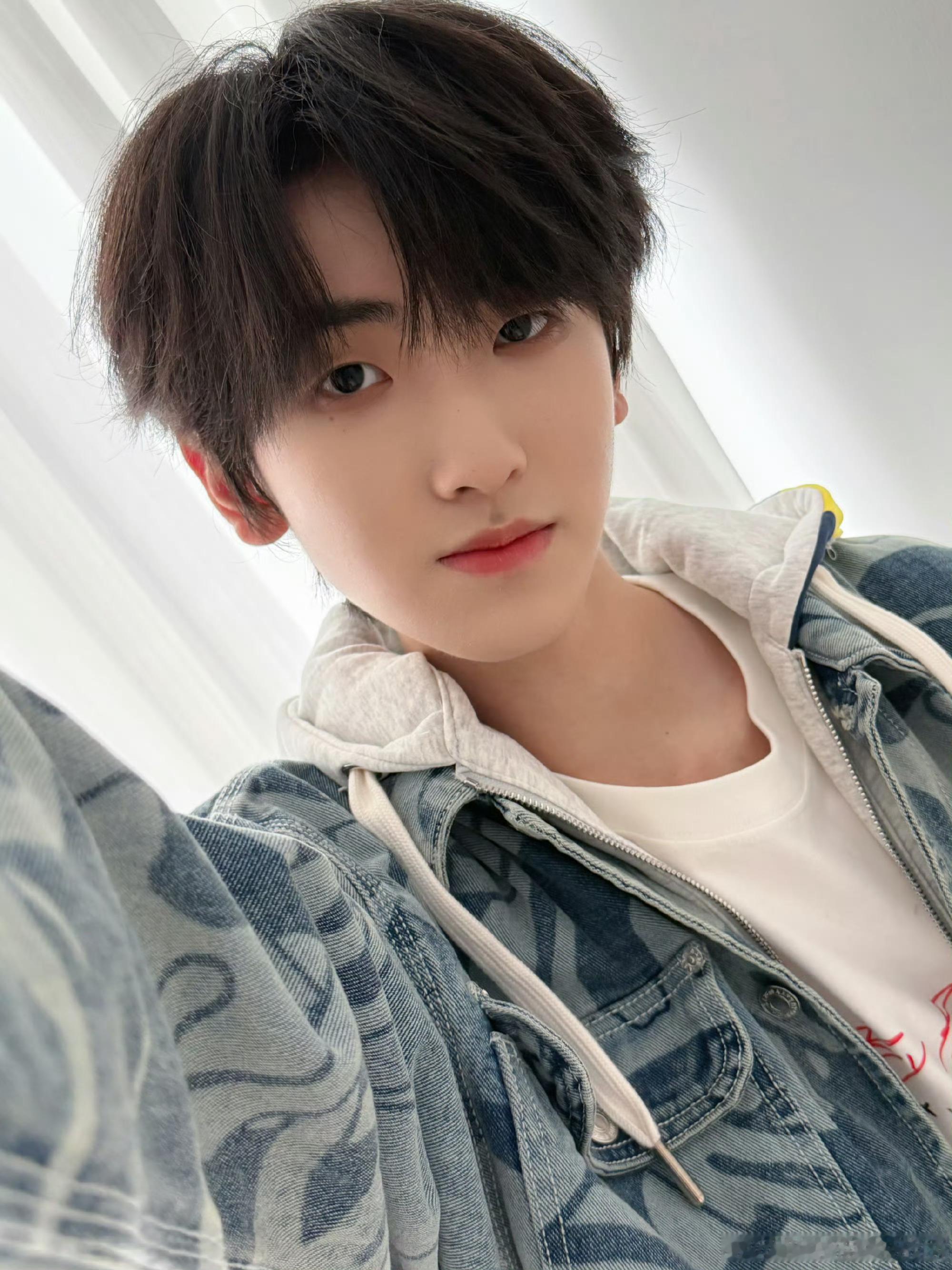 左奇函今日份营业喽好帅的左奇函！！！左奇函