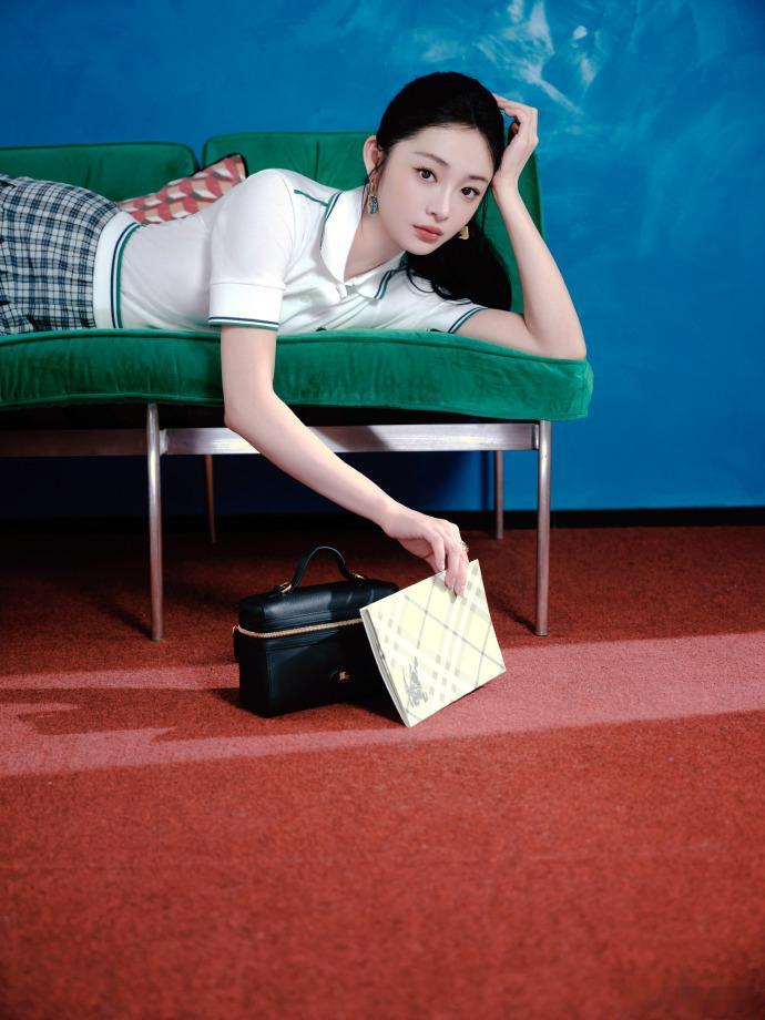 周洁琼小头小脸周洁琼完美的小头小脸 女娲炫技的颜值真的是值得全肯定，周洁琼小头小