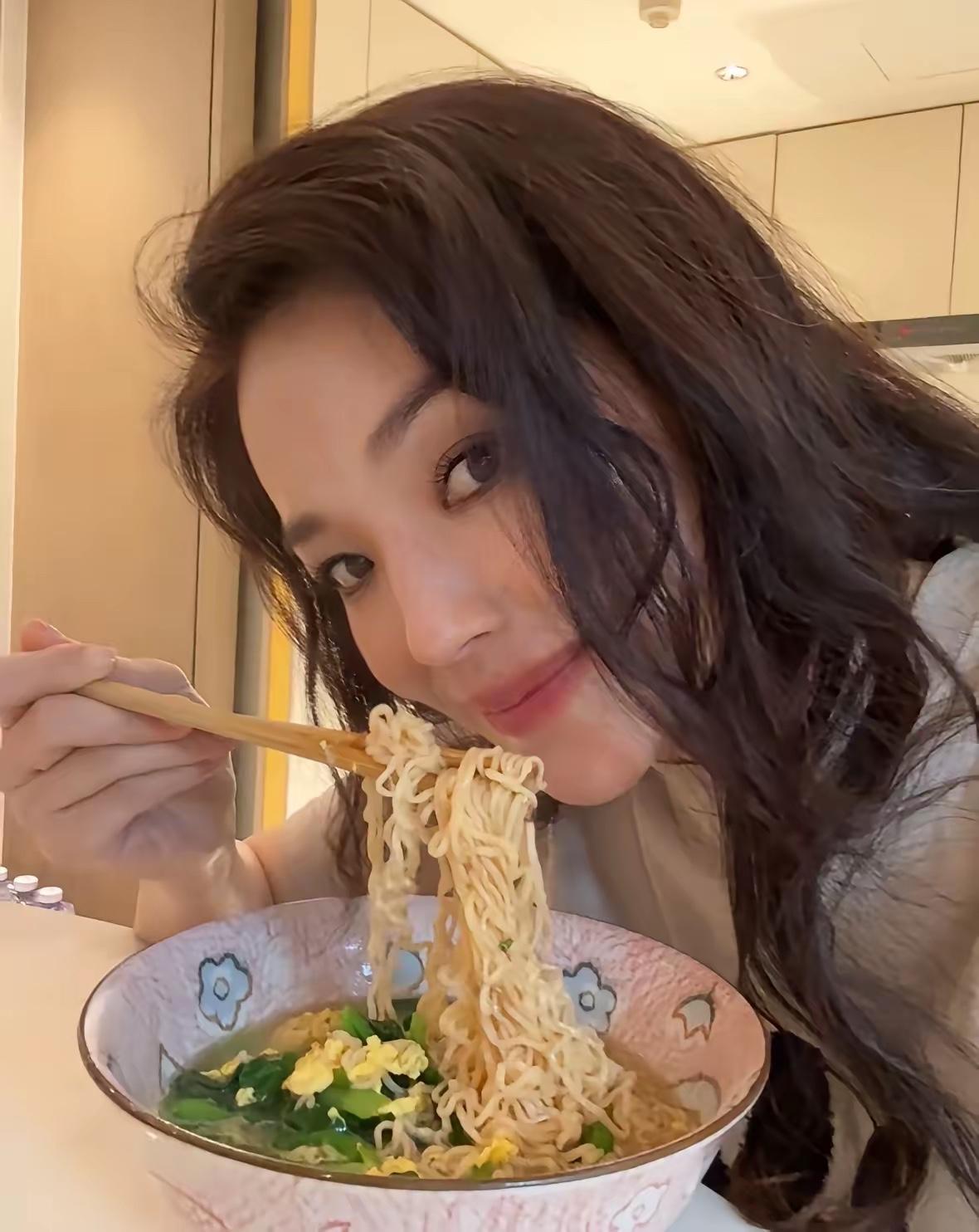 舒淇吃的是什么面，看上去挺好吃的