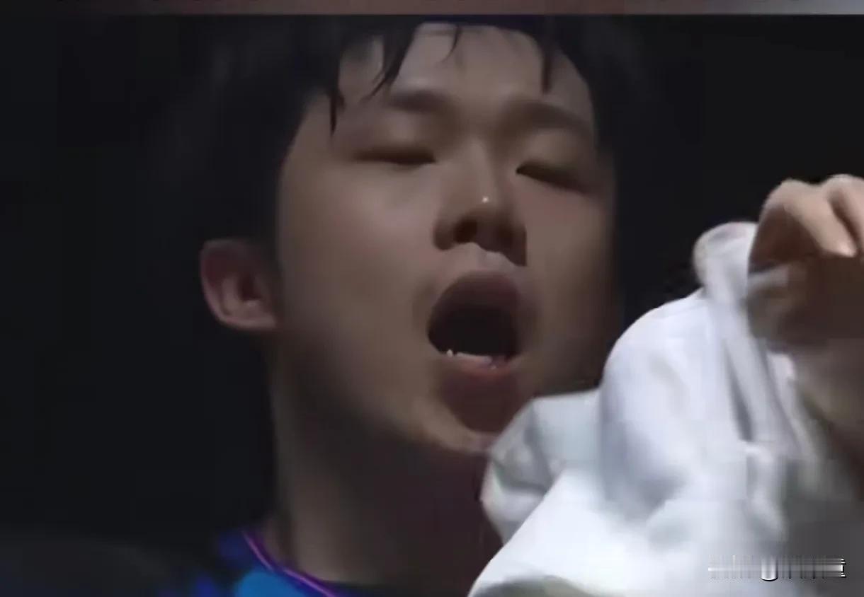 有没有人觉得，WTT的赛程不合理吗？
这是挑战运动员身体的极限。
下午王楚钦与向