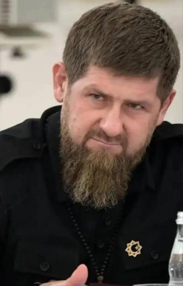 车臣出兵伊朗变卦了，卡德罗夫摊牌：想让我帮忙，先别打我“兄弟”！日前前几天还喊打