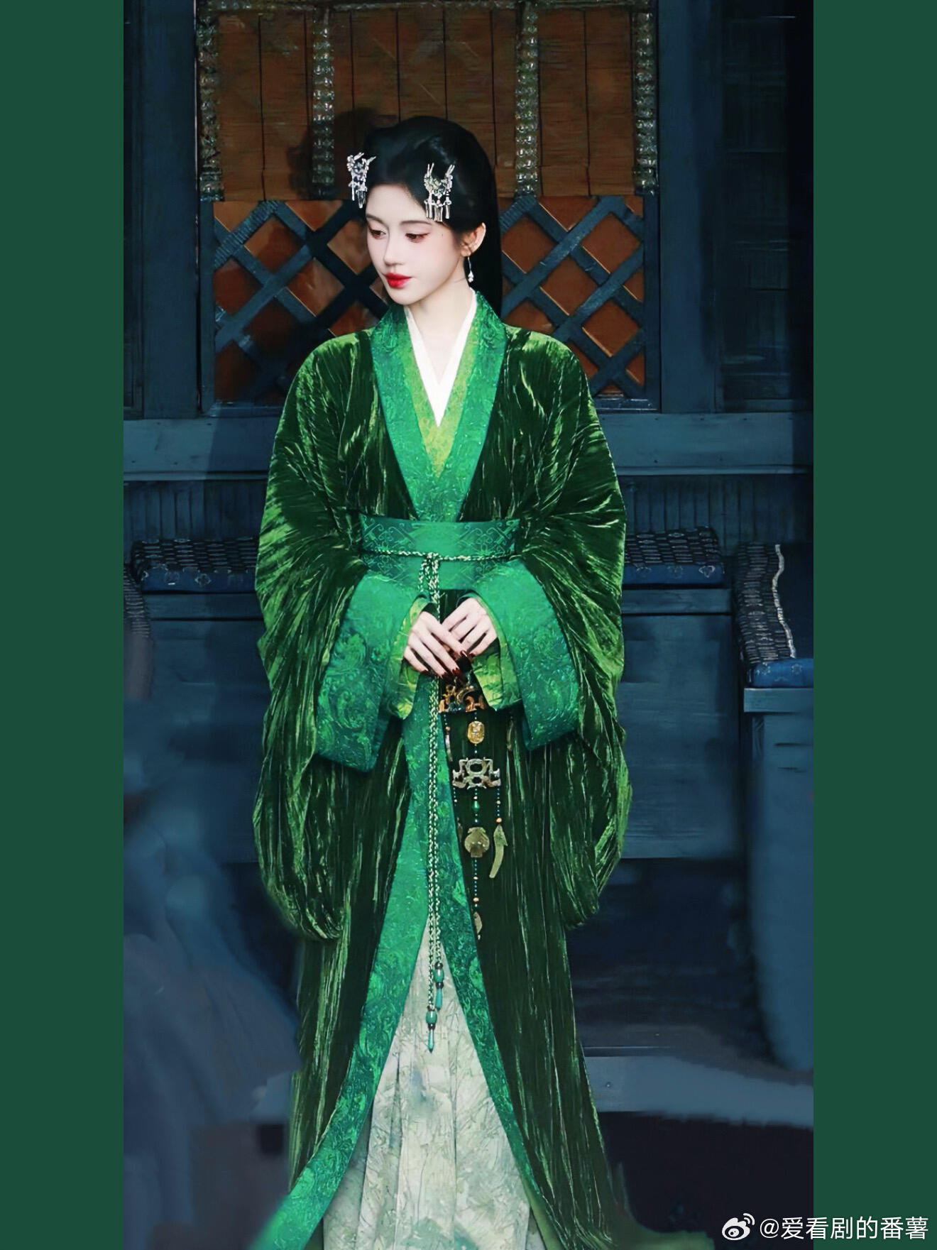 「月鳞绮纪」· 露芜衣鞠婧祎 饰演真的很美，颜值妆造太好看了！但是…她与寄灵之间