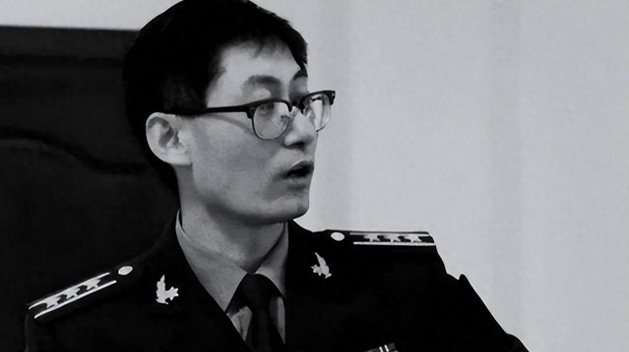 解放军AI专家猝死引发技术断层.
冯旸赫这个名字最近突然出现在新闻里，说他出了车