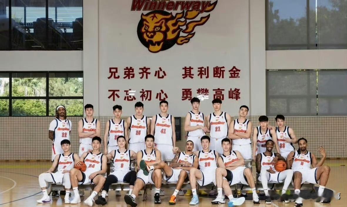 今晚广东男篮新赛季第一场CBA比赛就要开始啦！有点迫不及待，今晚面对南京同曦，轻