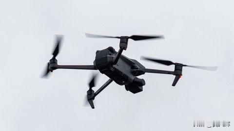 【比利时美军核武存储军事基地上空出现不明无人机】
 
11月1日夜间，比利时珀尔