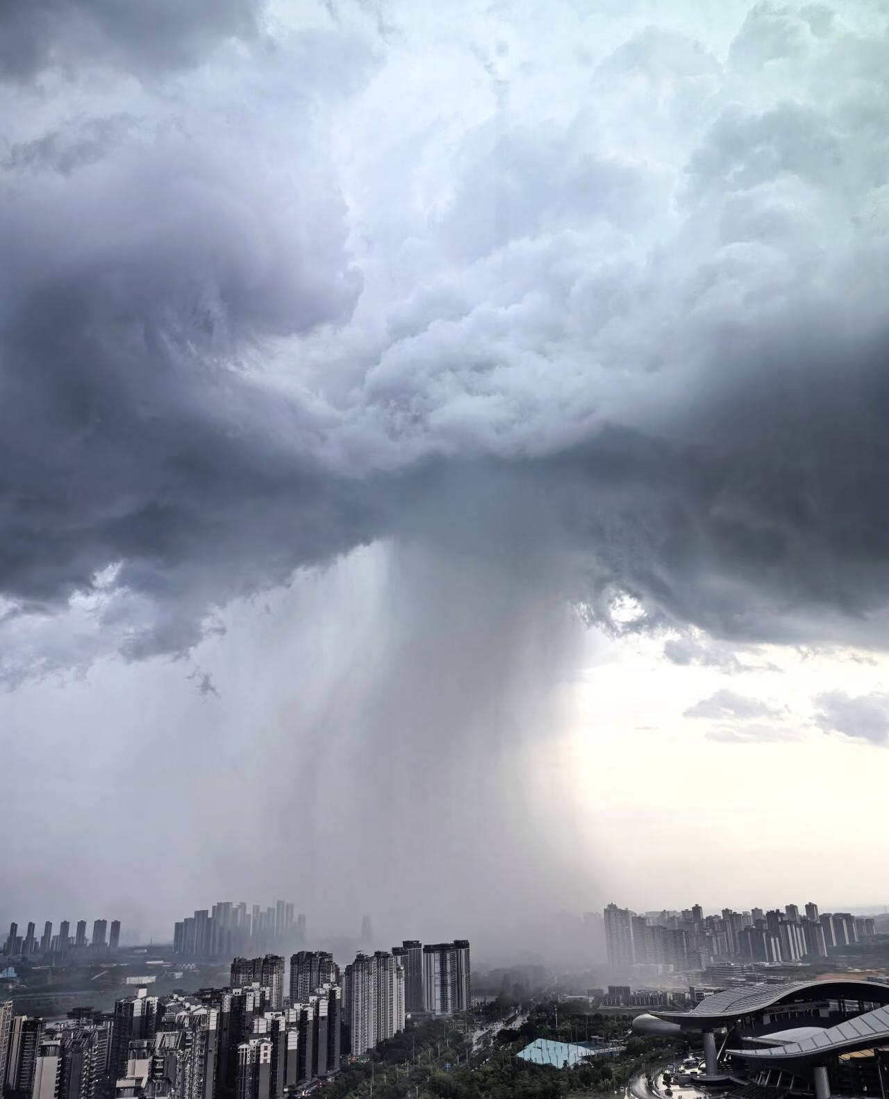 这个雨会停吗？[捂脸][捂脸][捂脸]在青秀山里面[捂脸][捂脸]