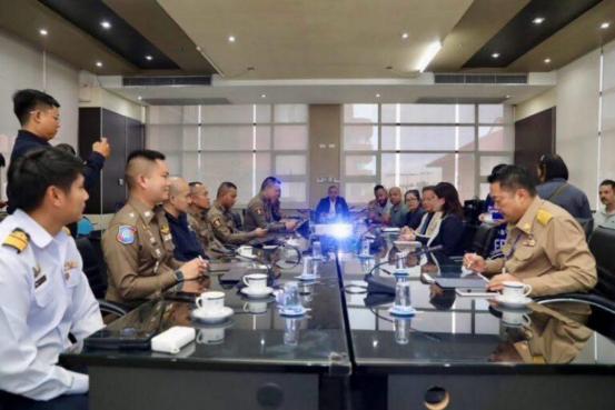 泰国这一手确实够绝！美军5000多名官兵在航母上待了200多天，好不容易盼到靠岸