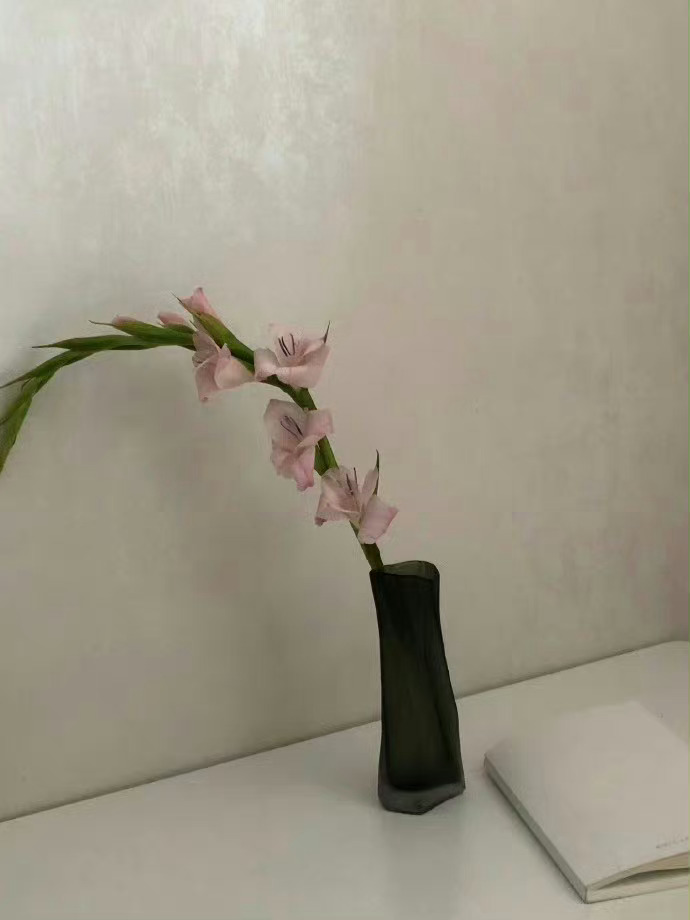 稻盛和夫：一个人开始变强的五大表现！1、开始认识到这个世界靠得住的只有自己。2、