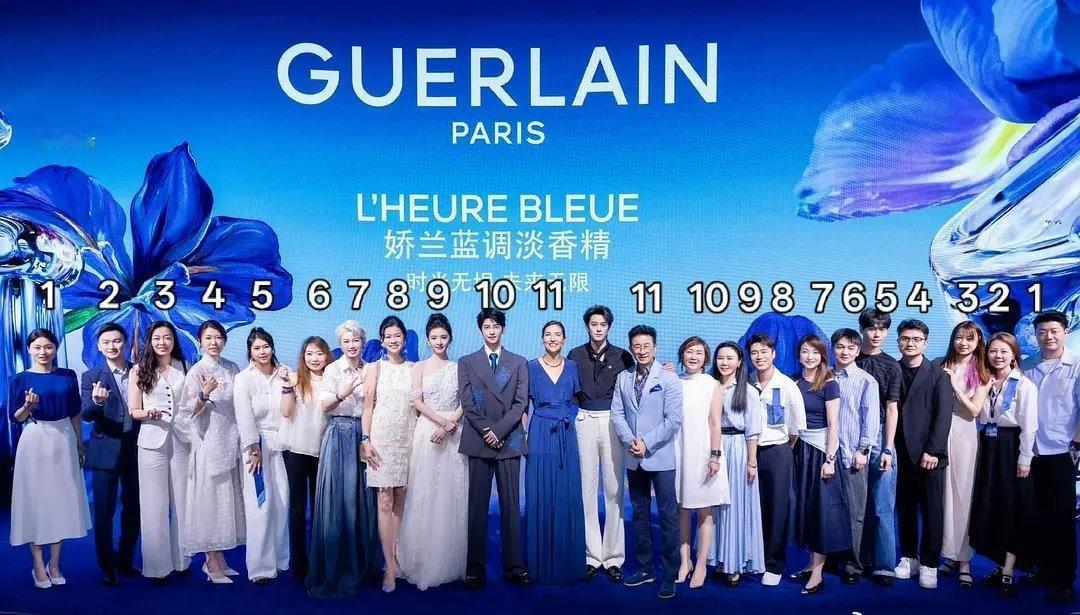 左 LVMH 总裁，右大中华区总裁，娇兰合照大C位王鹤棣。 ​​​