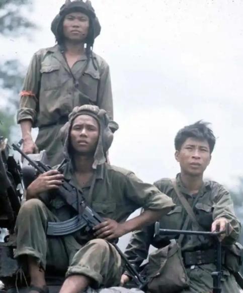 1979年中越战争中，中国军队不到一个月就直逼河内。
越南的正规部队损失惨重，转