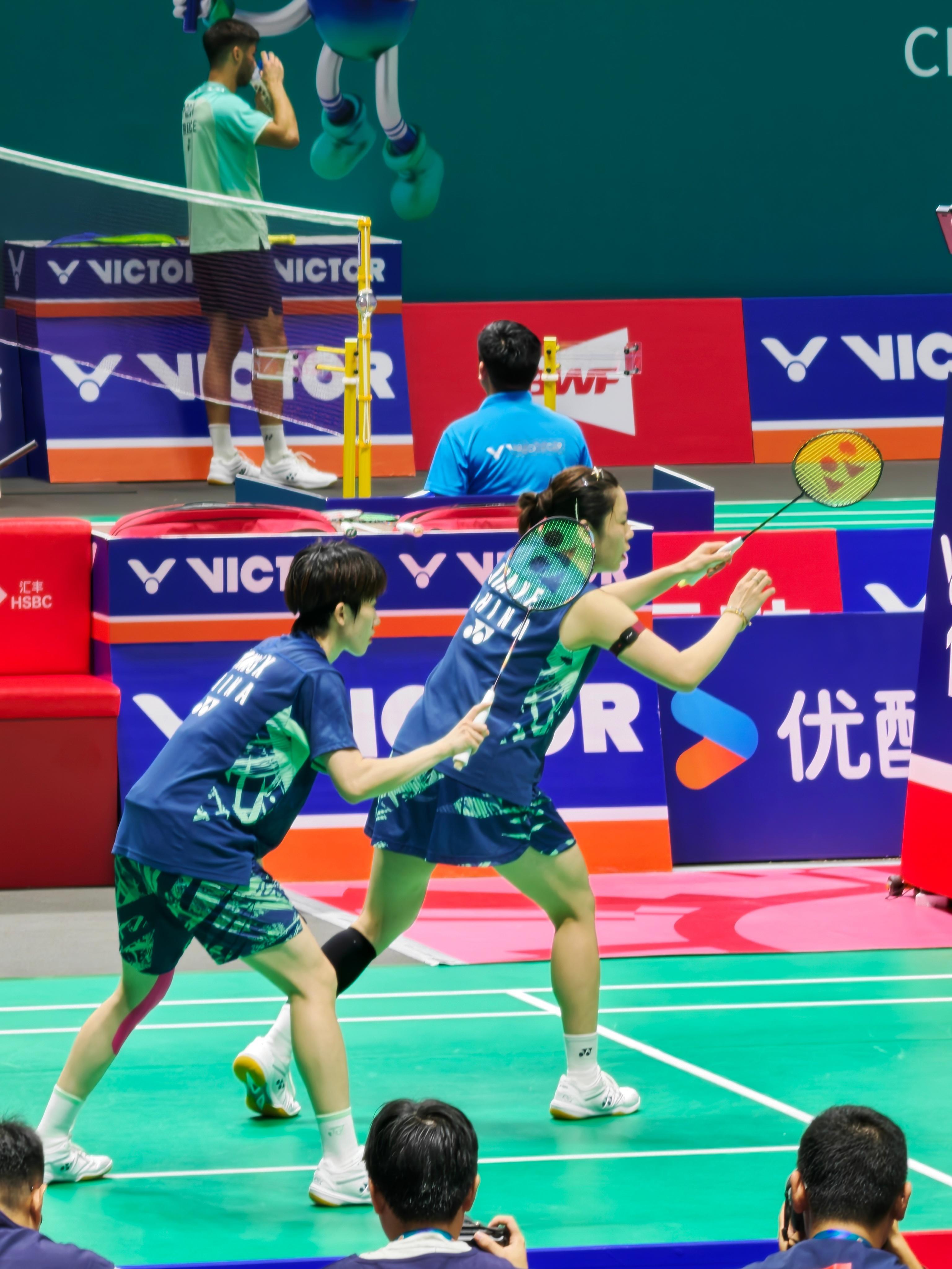凡贤组合让一追二贾一凡/张殊贤🇨🇳 21-23、21-11、21-11 🇯