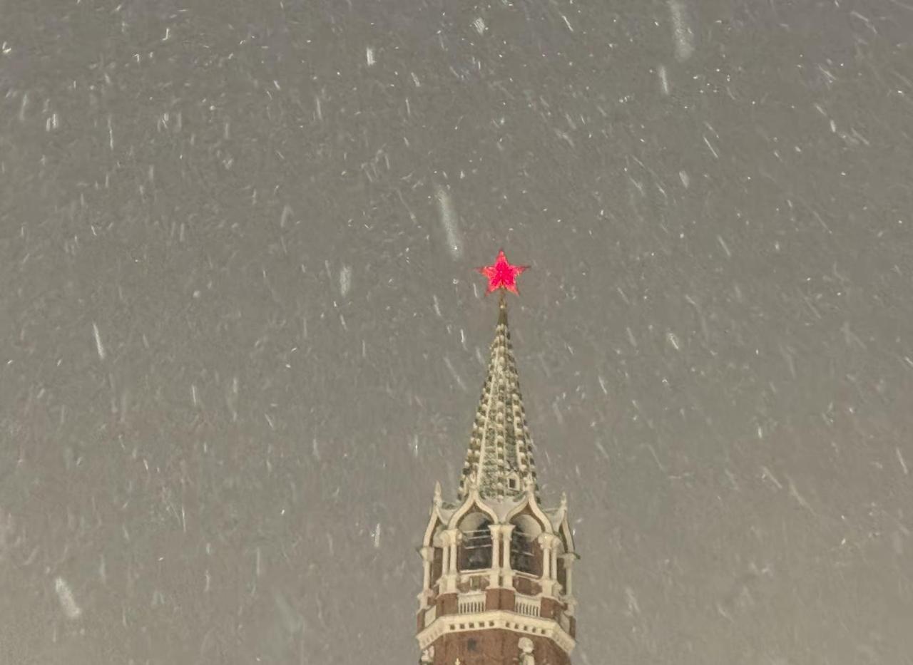那颗闪闪发光的红星，在这大雪纷飞的夜晚显得格外耀眼苏联 莫斯科