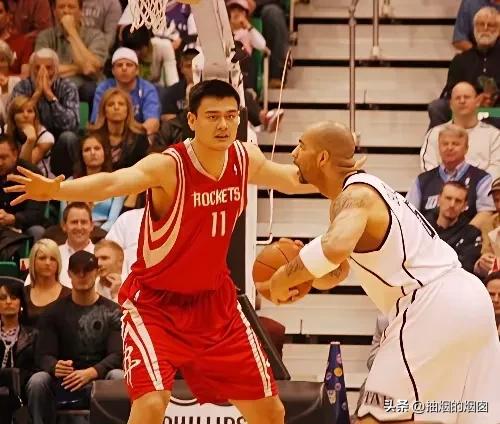 那些年的火箭VS爵士，是多少火箭球迷心中的遗憾！！
说到底，还是爵士的阵容完美克