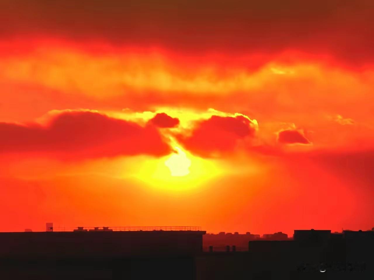 现在实体店日子不好过，但网上还是很热闹，说明消费模式的确转变了，但是消费方式的转