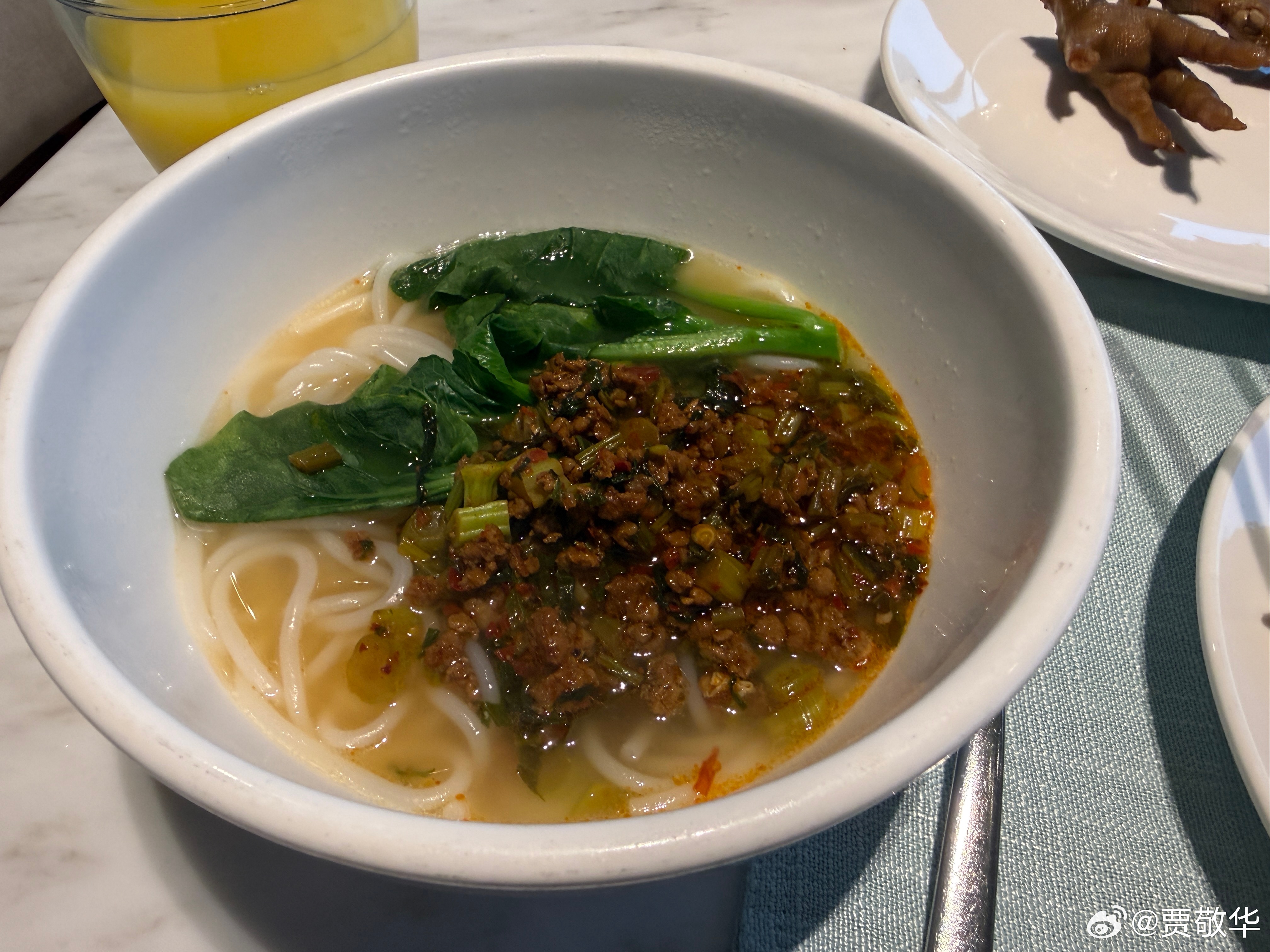 #每天早起打卡# 新的一周开始啦，起床搬砖去！ 