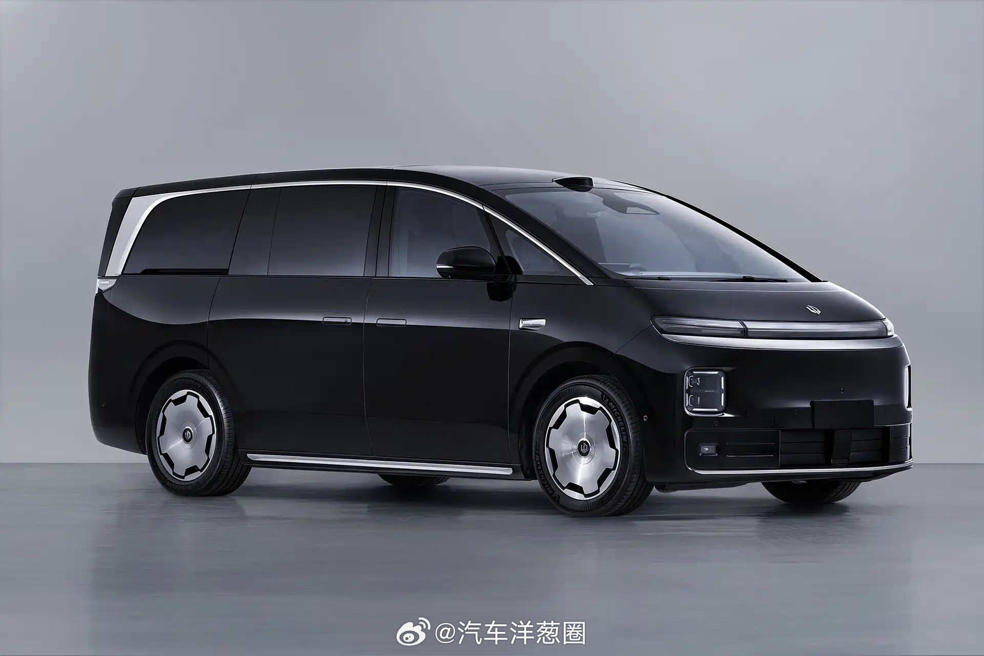 零跑D99旗舰级MPV申报图，增程版搭载80.3度大电池纯电/增程 中大型MPV