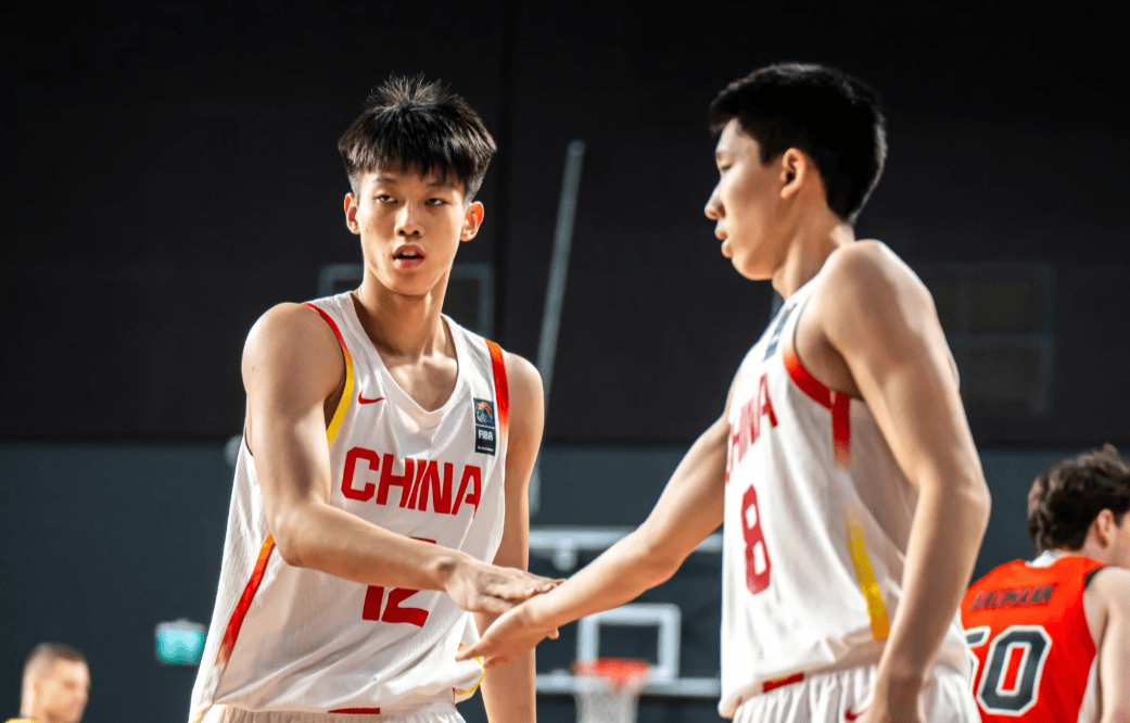 媒体人：中国男篮要高后卫，我们也要又高又有体重的前锋