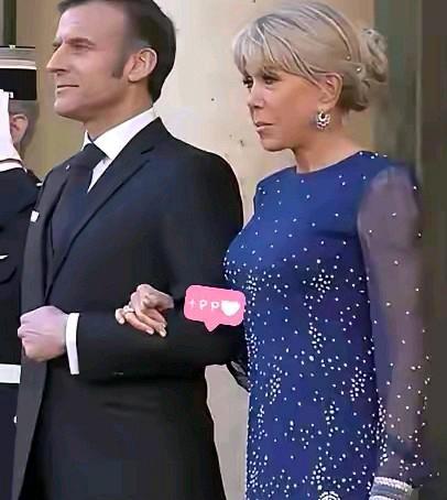 笑面虎马克龙，刚结束对中国的访问，中国以最高礼遇接待了他。然而回国后他便翻脸不认