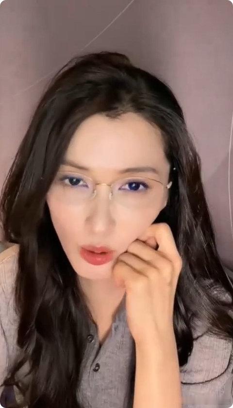 徐洁儿说李小冉更自信了徐洁儿夸李小冉唱歌感情真挚 徐洁儿直言李小冉越来越有自信，