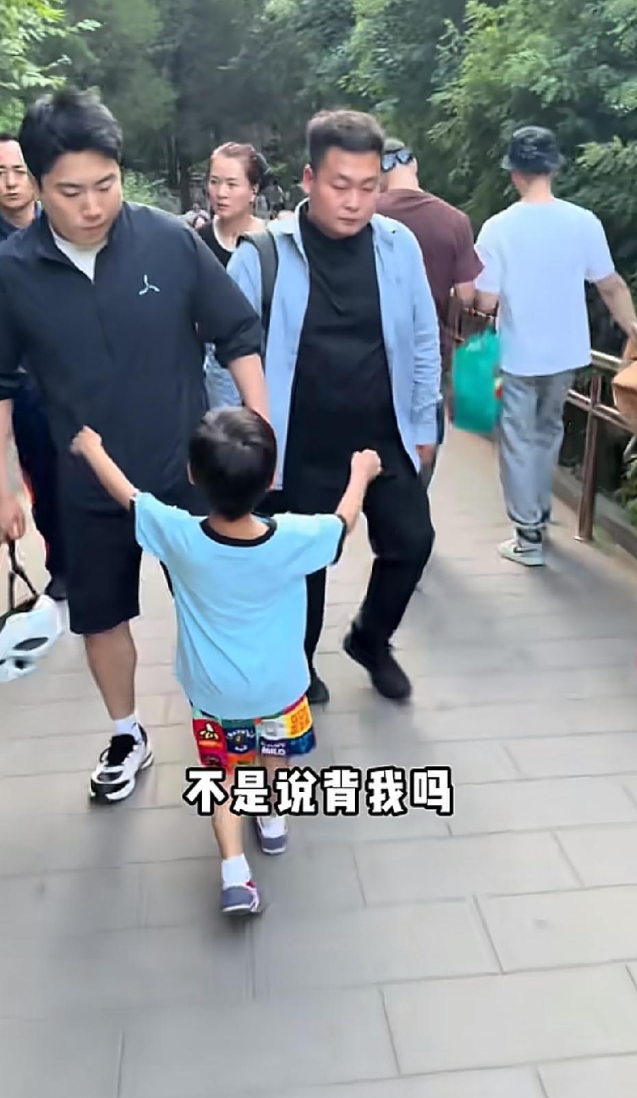 最近梁教授出镜率有点高呀[呲牙]
大赛过后的休整期，就是好
甜甜有机会更多陪伴家