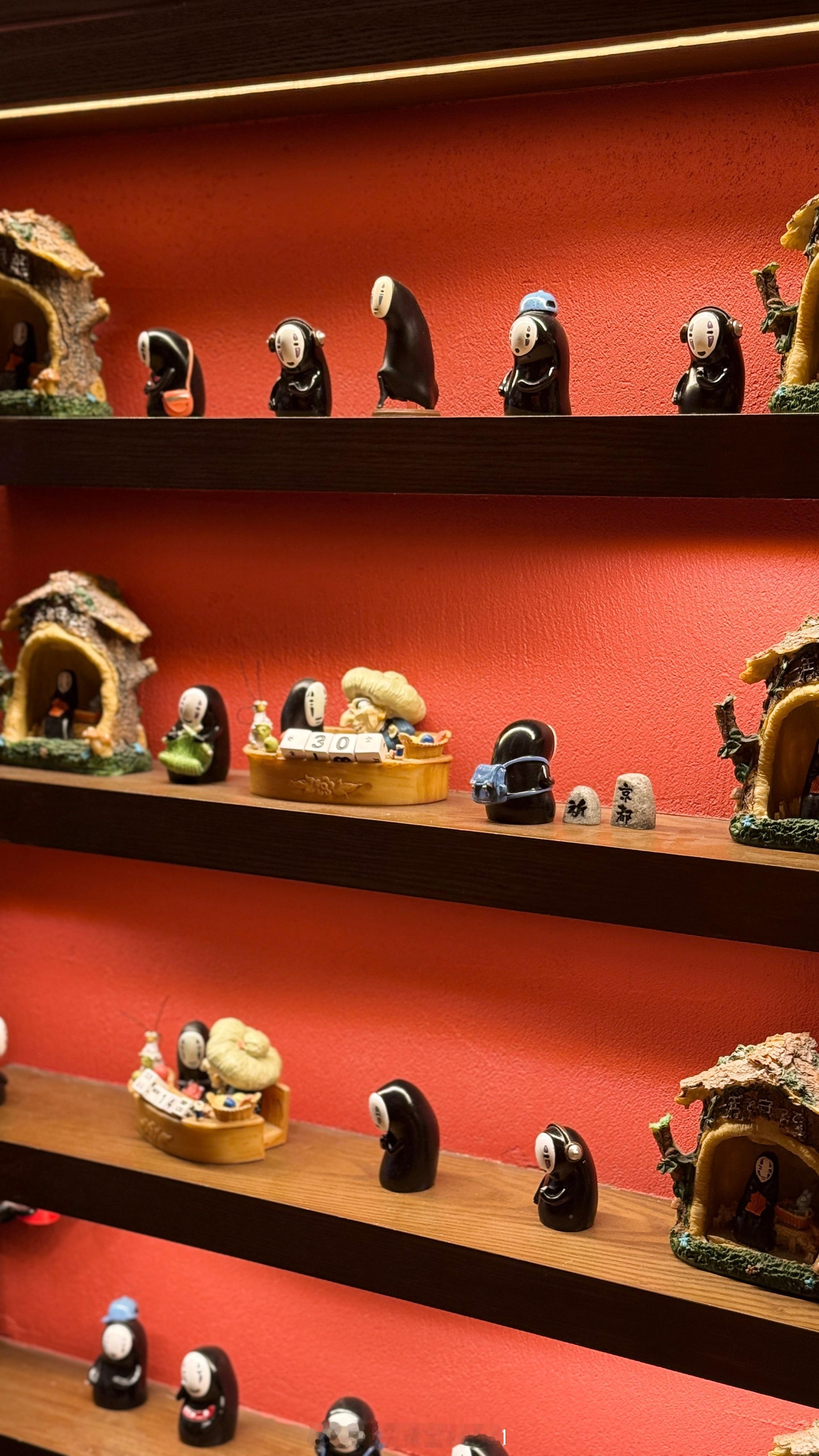 6点半从家就出发了，怕堵车，7点半到人民医院，还好地下车库还有几个停车位。再晚十