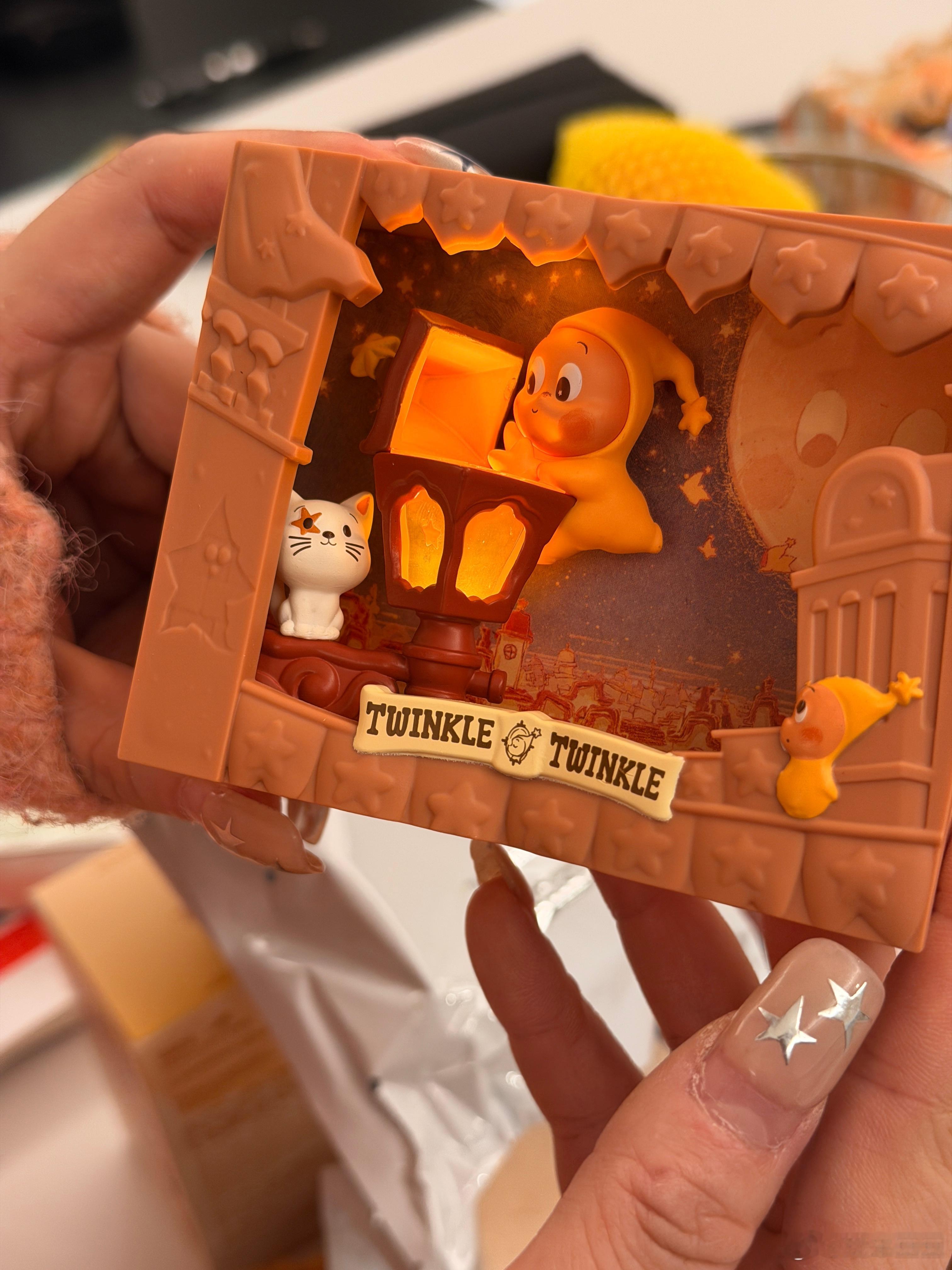 每次朋友在我工作室，我都会准备盲盒。这就叫情绪价值哈哈哈哈哈！最近一直都是“高输