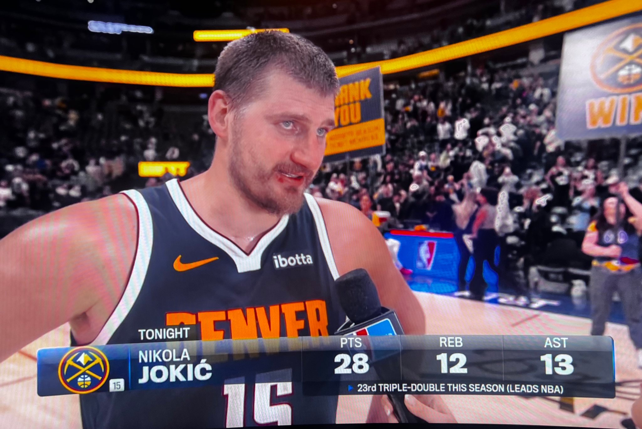 约基奇谈湖人队：“他们很难被击败。他们非常有天赋。我认为他们的防守很出色，这得益