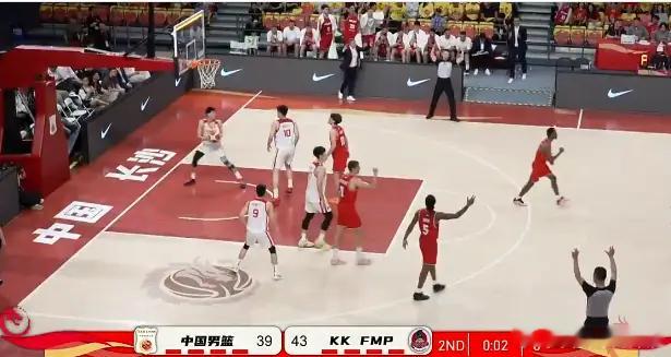 男篮热身赛：王俊杰8分&徐昕8分，中国男篮半场39-46落后中国男篮热身赛，中国