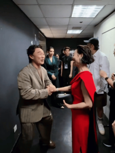 Eason真是在演我追星🤩嘴角根本压不住陈奕迅见惠英红像触电了一样