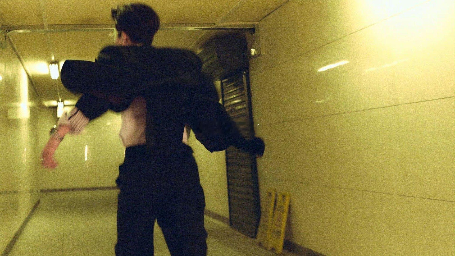 没人说费启鸣穿西装这样啊 费启鸣用一套西装完成了从“玩梗少年”到“氛围总裁”的华