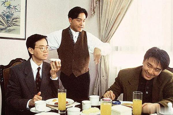 1992年1月25日，《家有喜事》香港上映。[喜] 