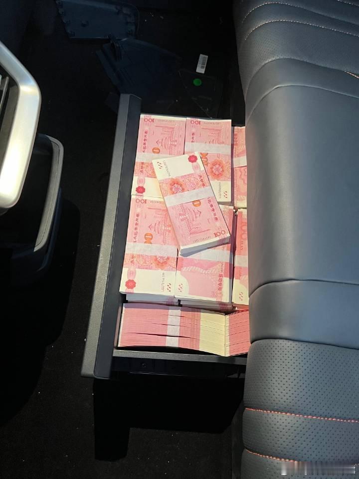 评测银河E5还得验个资啊，至少我拿不出70万现金[开学季][开学季][开学季]吉