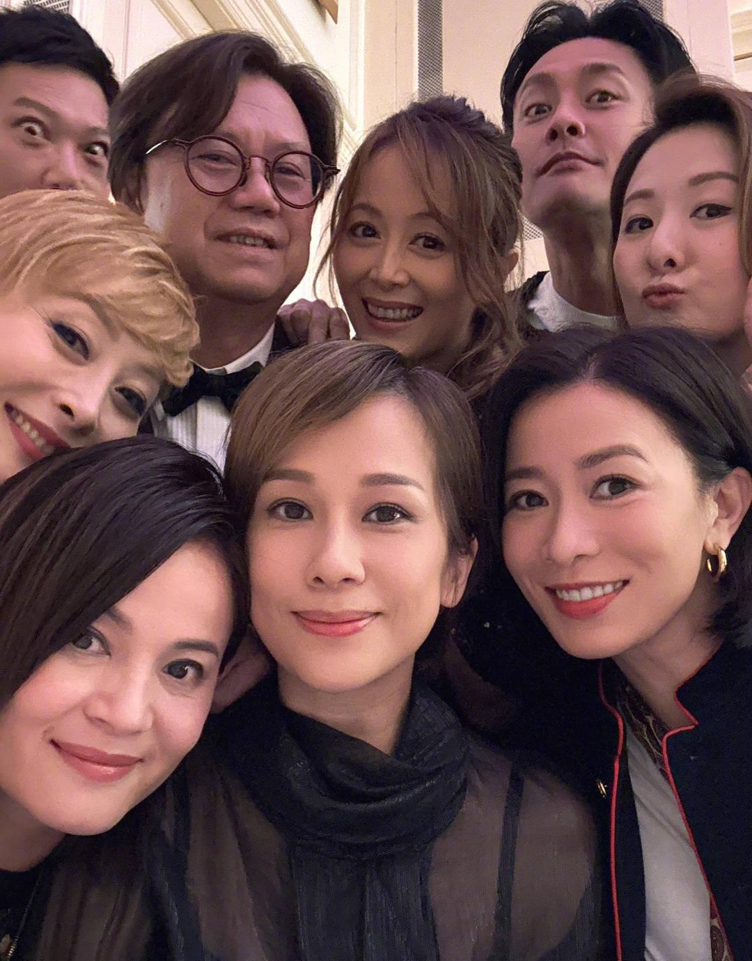 佘诗曼晒朋友婚礼合照 笑容灿烂气质优雅心情超好
搜狐娱乐讯 11月12日，佘诗曼