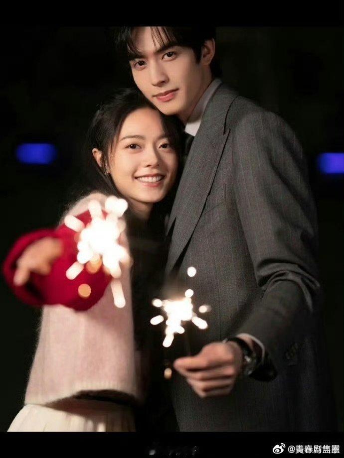 一边追《骄阳似我》的甜虐剧情，一边等两人的综艺首秀，这份快乐谁懂 