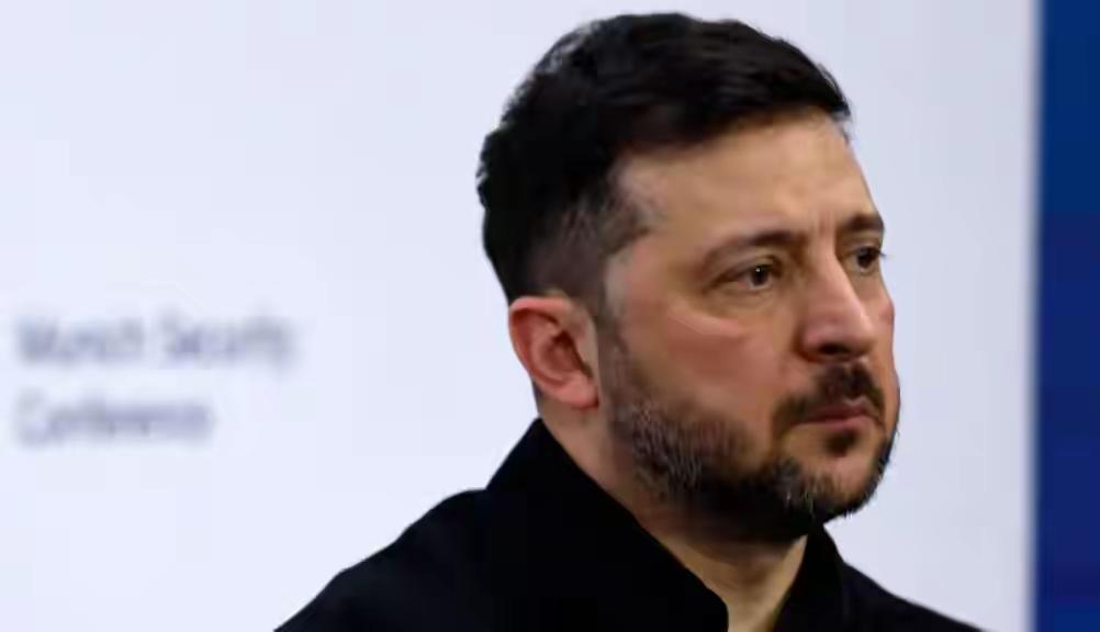 泽连斯基抱怨：美国比俄罗斯还强硬。

据塔斯社2月20日报道，乌克兰总统泽连斯基