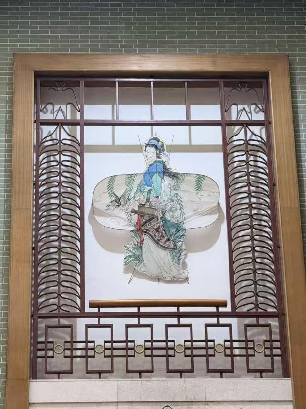 秦岭笑谈曲阜师范大学   2026年1月19日，曲阜师范大学“鸢风承韵”实践队走