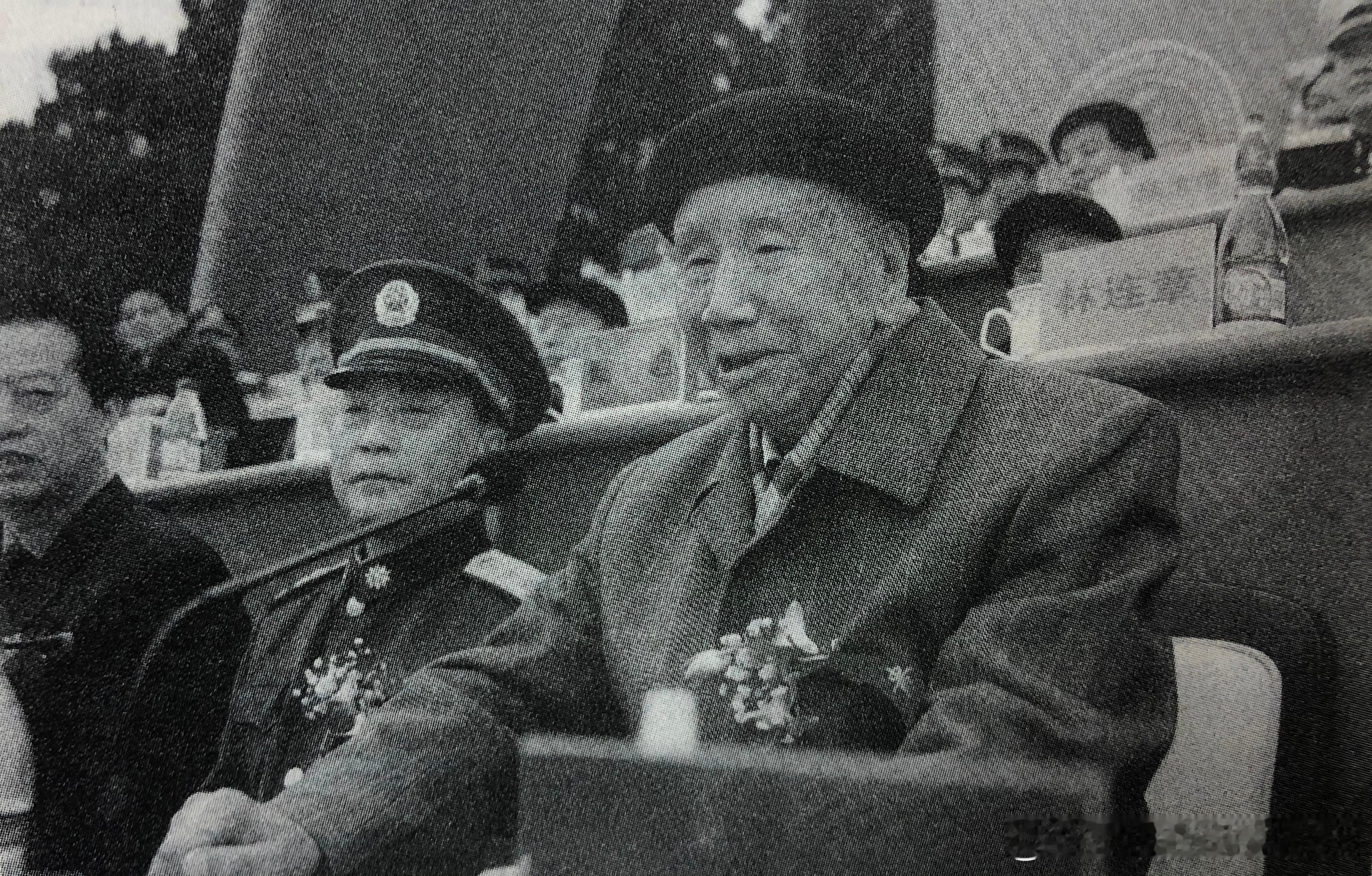 2007年3月18日陈锐霆在南京炮兵学院成立60周年纪念大会上历史影像 ​​​