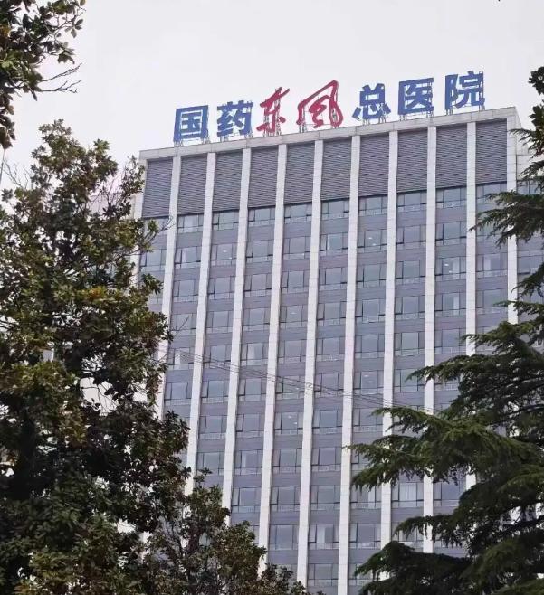 太炸裂了！湖北十堰一医院收费员这句话，把所有人都得罪了

9月26日，一位网友带
