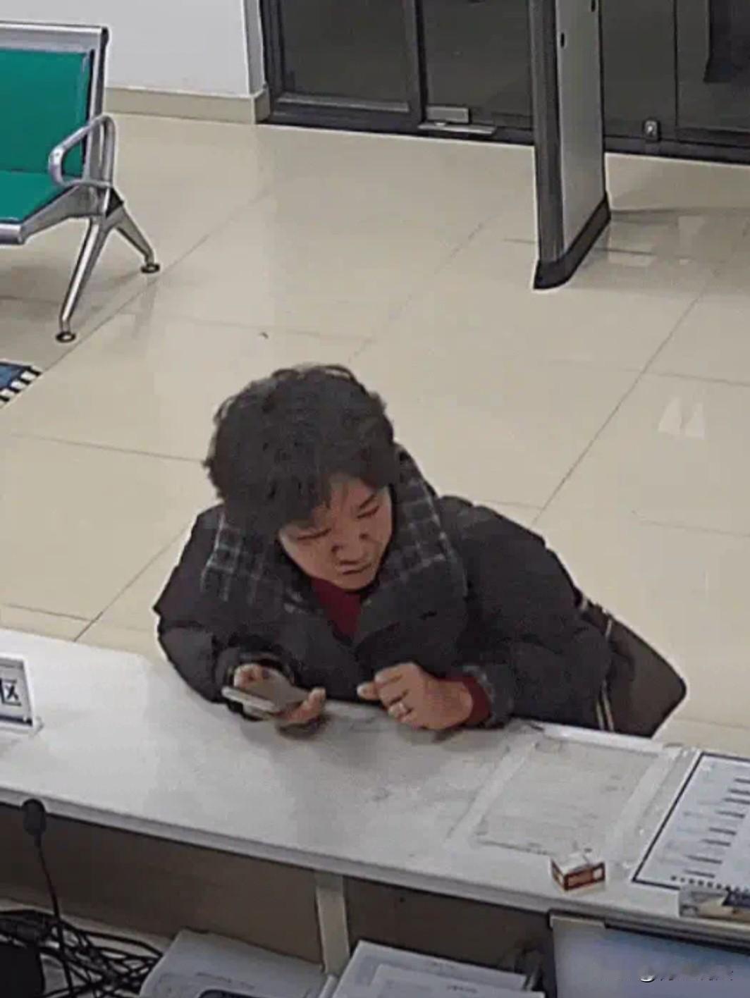 浙江金华，38年前雷阿姨从单大爷那里买了350多棵葡萄苗，看雷阿姨经济困难，单大