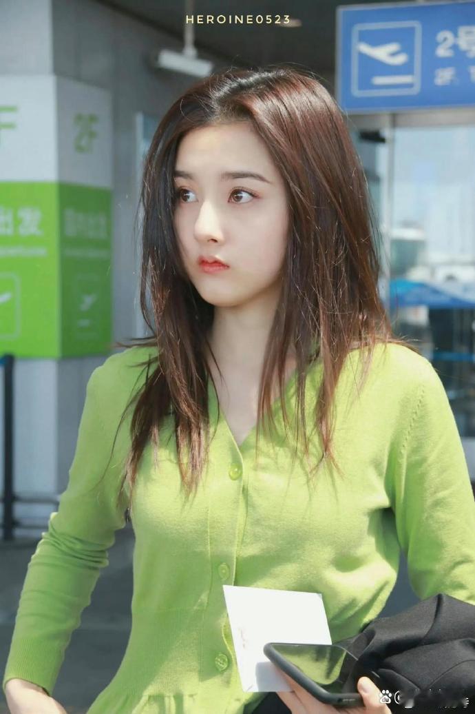 宋祖儿肉肉的好可爱 ​​​