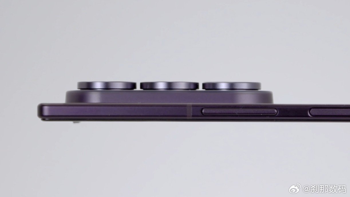 Z Fold8 Ultra侧面视角 