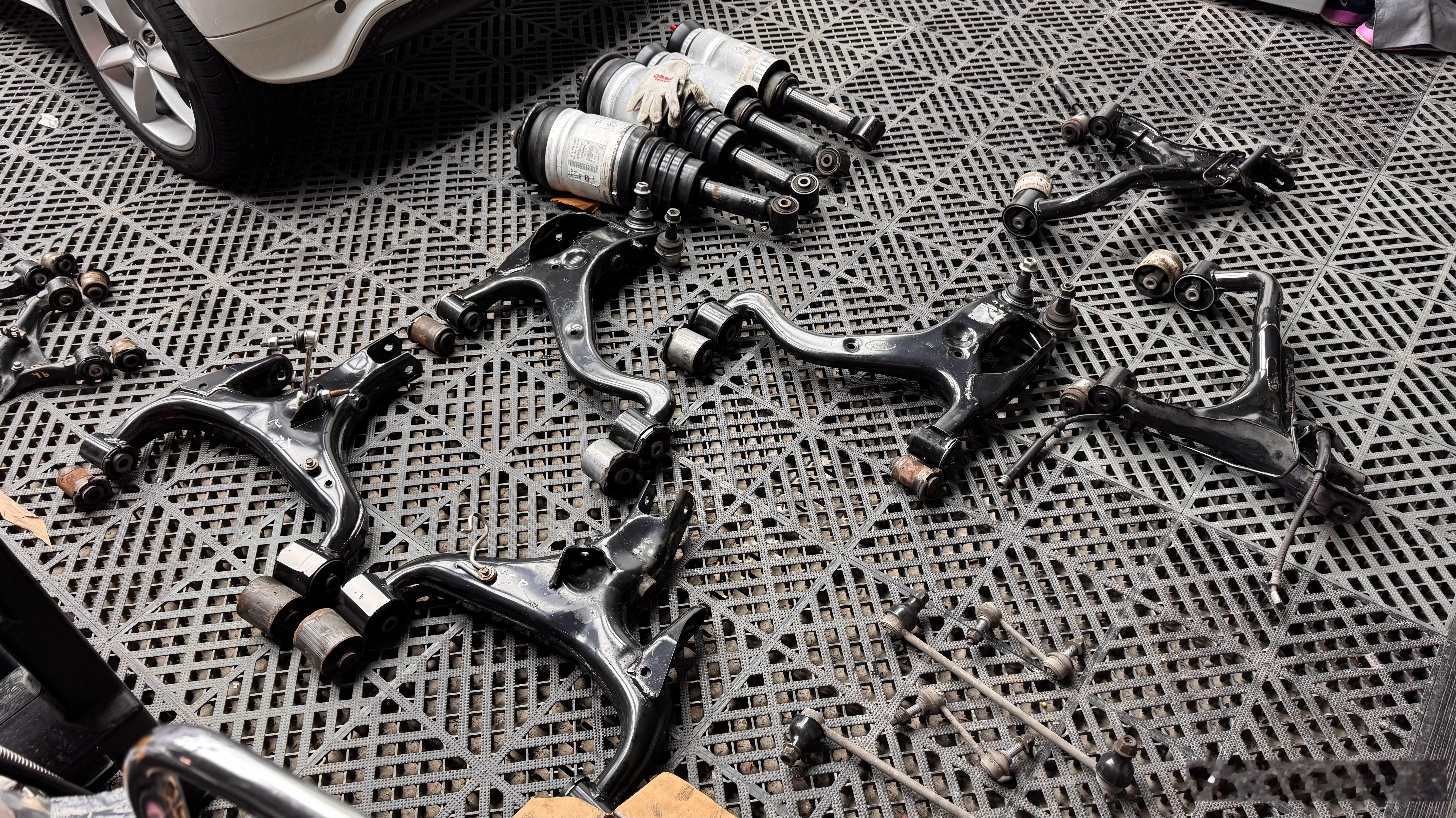 好久没开路虎了…就是为了对准这些底盘配件同步将油路和电器都梳理一遍所以今日都还是