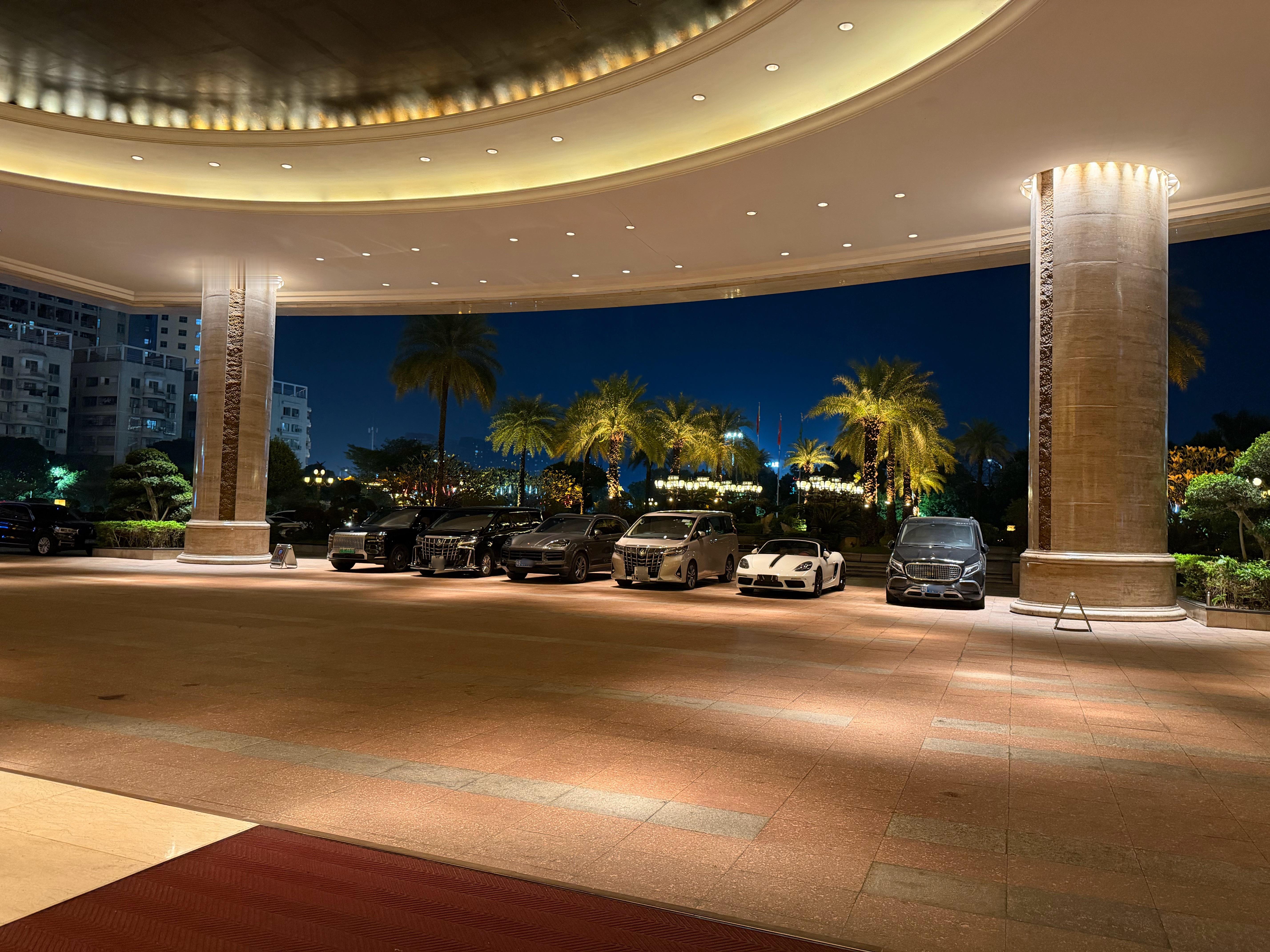 怎么说，咱的气场不比老派豪华差吧