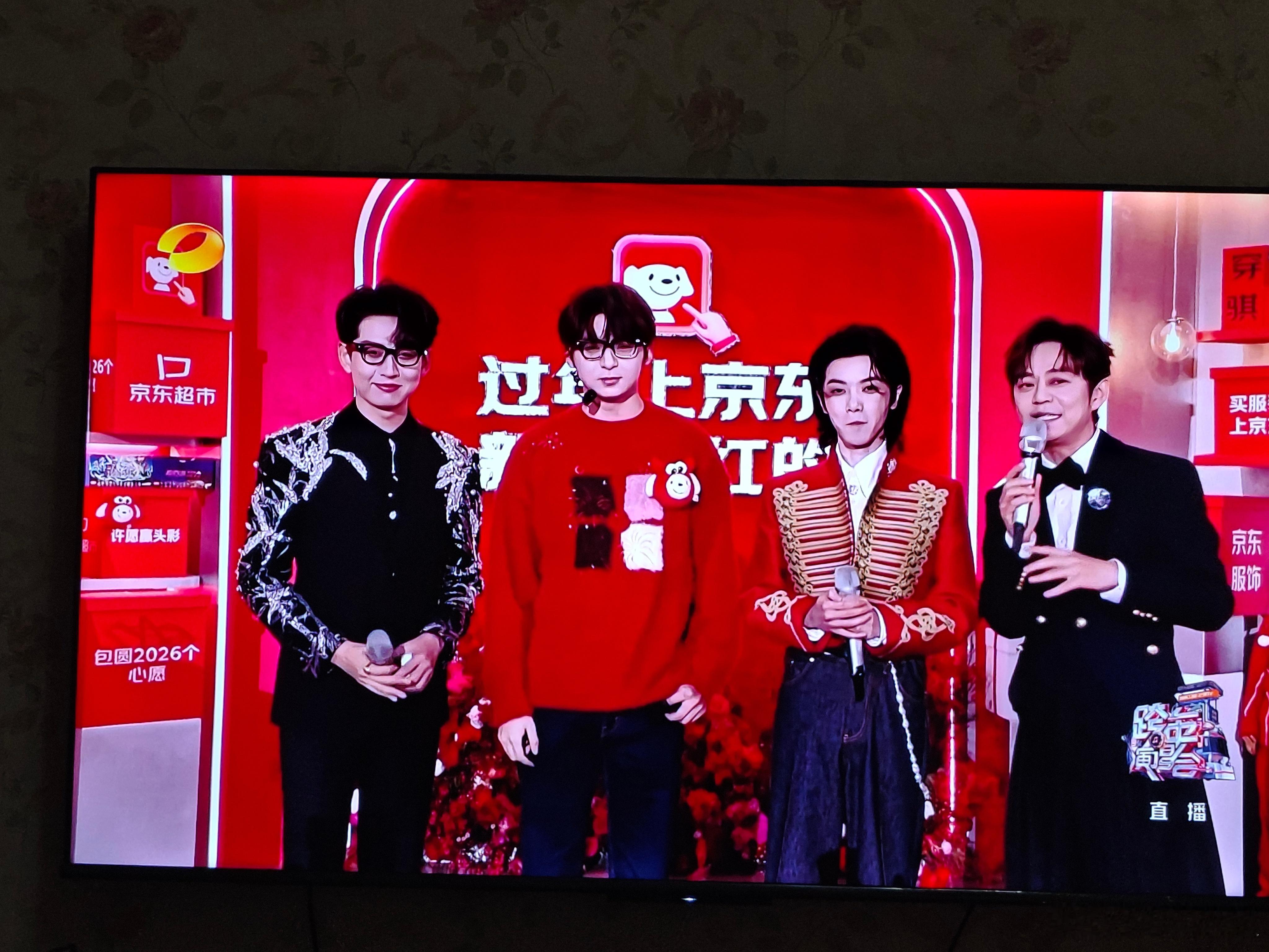 华晨宇这脸，快垮成迈克尔杰克逊了！ 