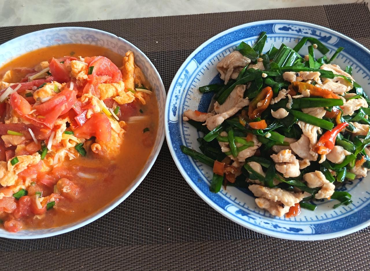 上个星期在“南浦夫妻汤店”拍视频，拍完后就在隔壁的“好邻居”超市买菜。

看到有